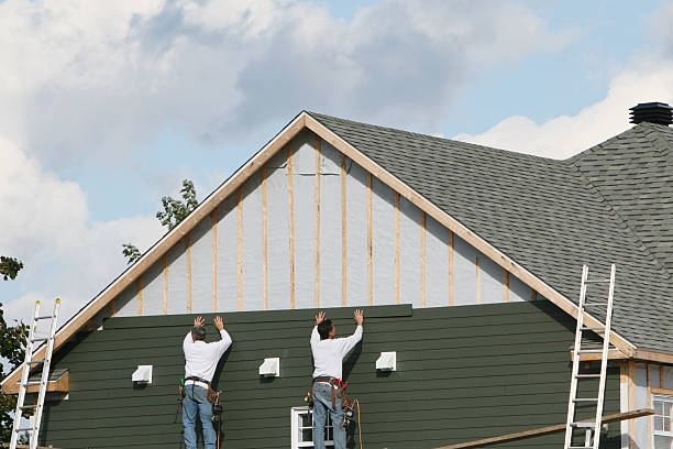 Professional Siding Installation technician working in Middlebury, CT